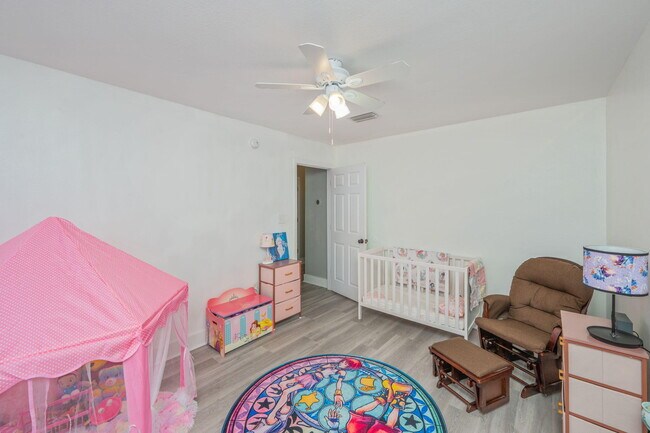 Building Photo - 6100 Saddle Horse Ln