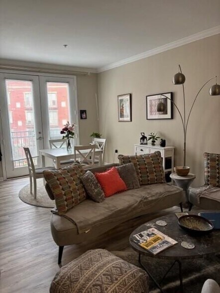 Building Photo - 1000 Providence Pl