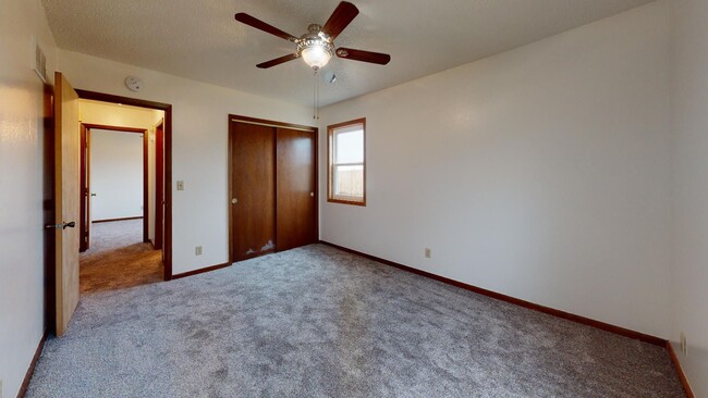 Building Photo - AVAILABLE DECEMBER 16th! Large Duplex in B...