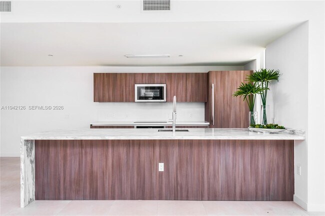 Building Photo - 401 N Birch Rd