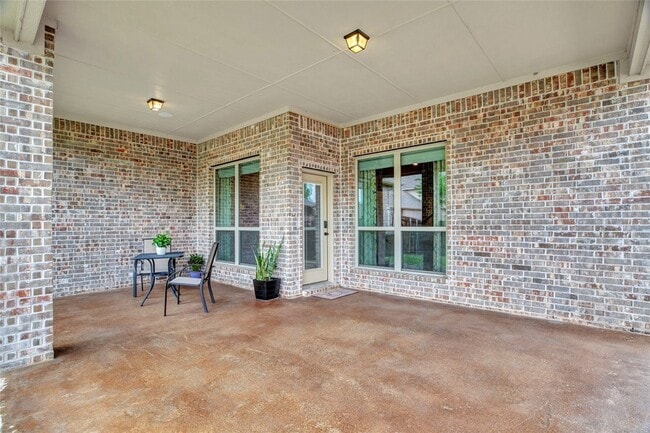 Building Photo - 1807 Drake Dr