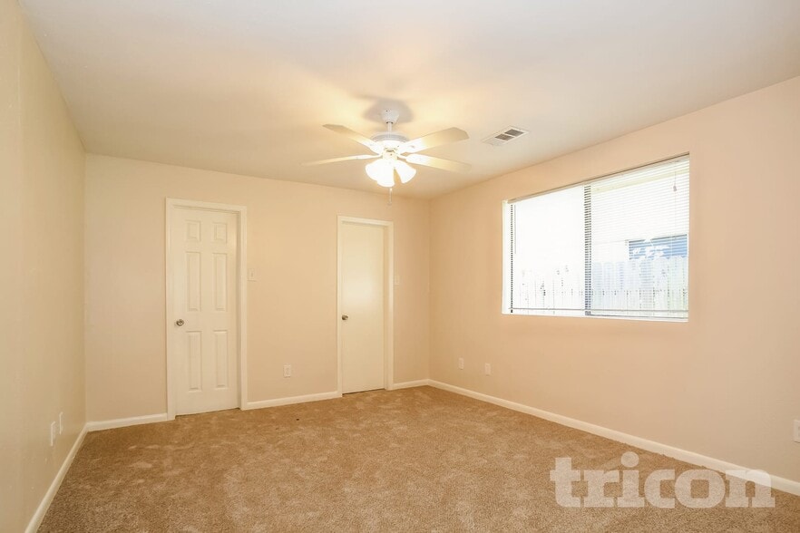 Building Photo - 15811 Kenbriar Dr