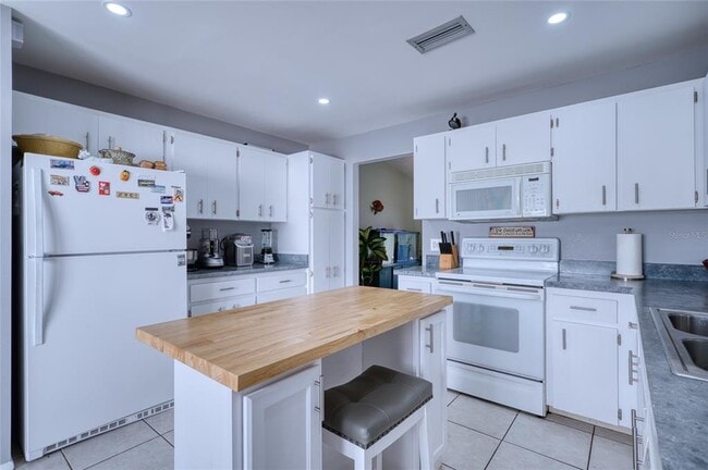 Building Photo - 76 Sandstone Cir