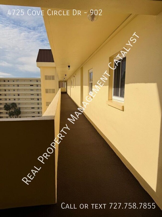 Building Photo - 4725 Cove Cir