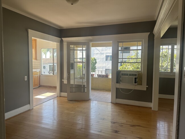 Dining area with balcony - 7642 Hampton Ave