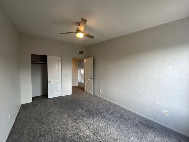 Building Photo - 3 bedroom 2.5 bath townhome for rent