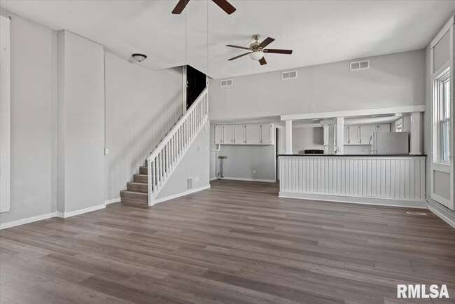 Building Photo - 201 E Main St