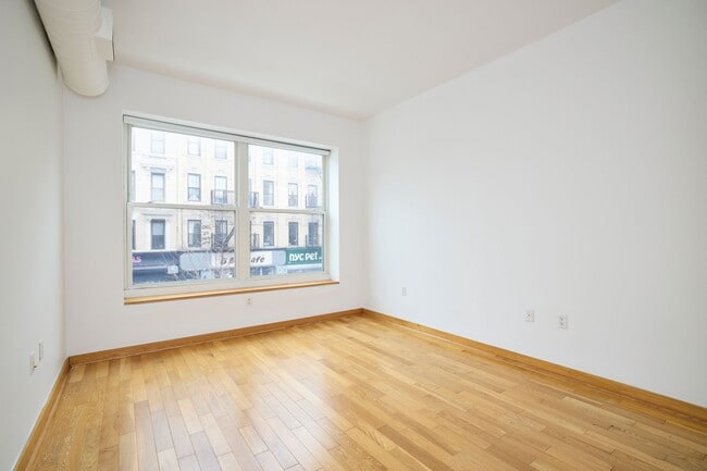 Building Photo - 318 Knickerbocker Ave