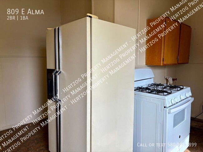 Building Photo - 809 E Alma-