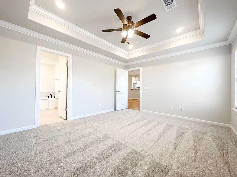 Building Photo - 430 Willow Dr