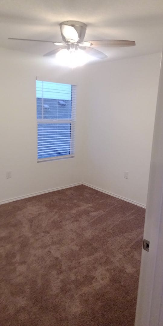 Building Photo - Spacious 4 Bed / 2.5 Bath Home