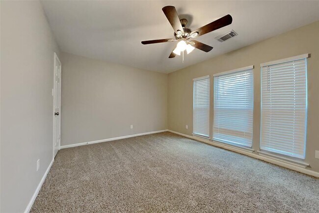 Building Photo - 1315 Forest Hollow Dr