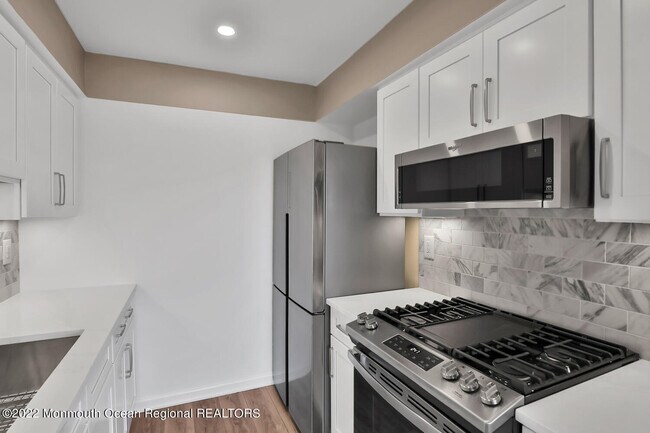 Building Photo - 324 Shore Dr