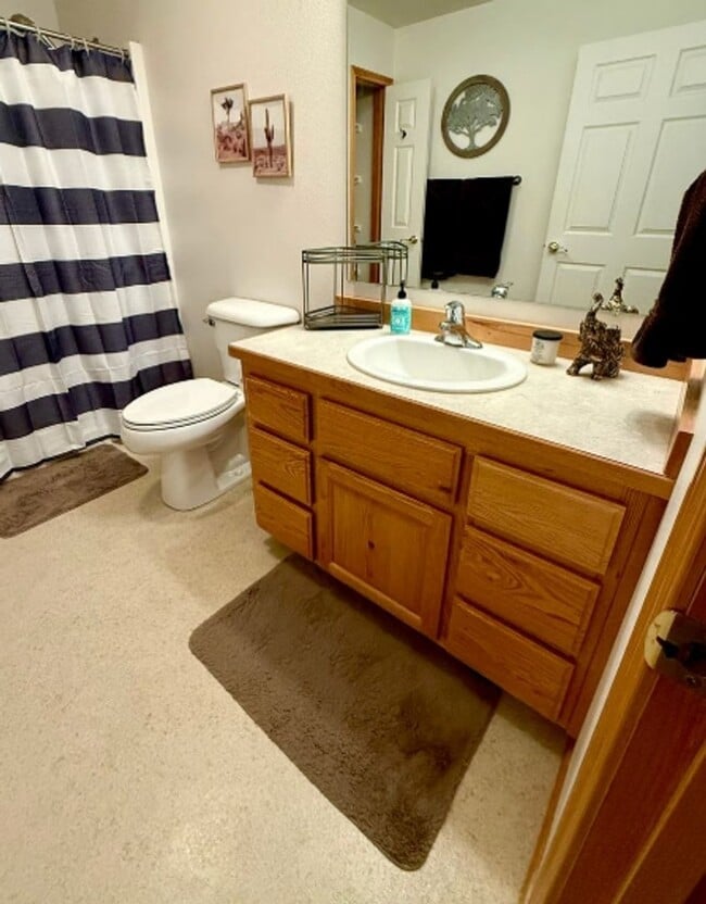 Building Photo - Fully Furnished and Supplied House in Lowe...