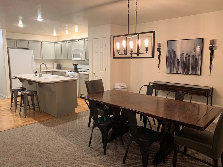 Building Photo - 209 Long Island Ave