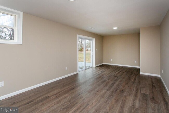 Building Photo - 5026 Preston Ln