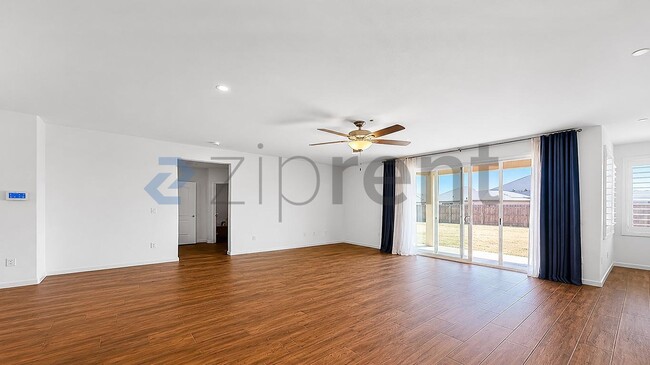 Building Photo - Unit