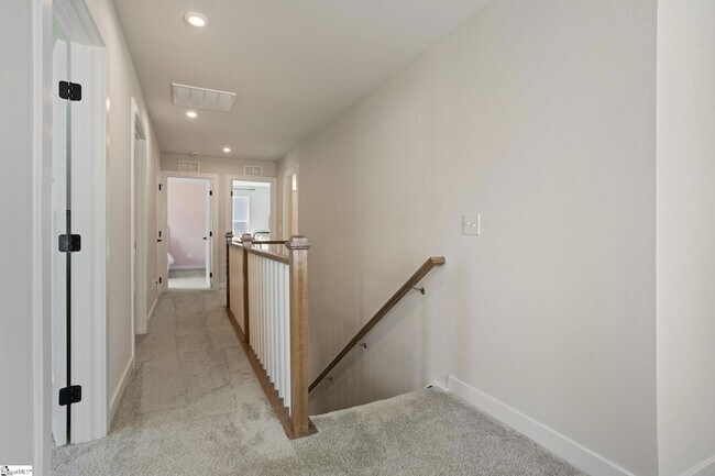 Building Photo - 680 Lady Fern Dr