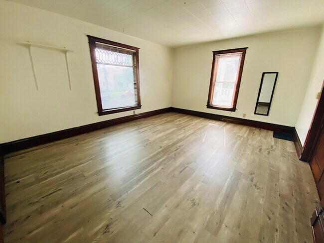 Building Photo - 216 Fairchild St