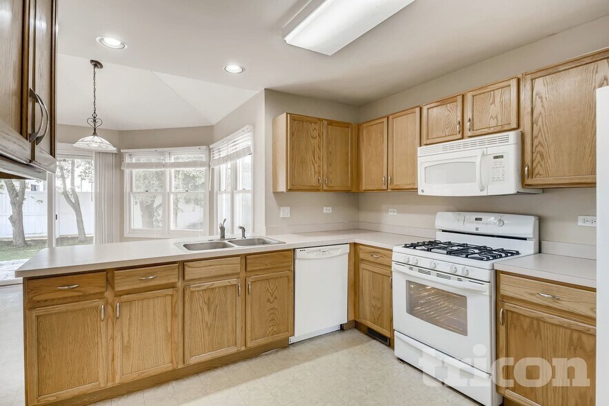 Building Photo - 4804 Lobelia Ct