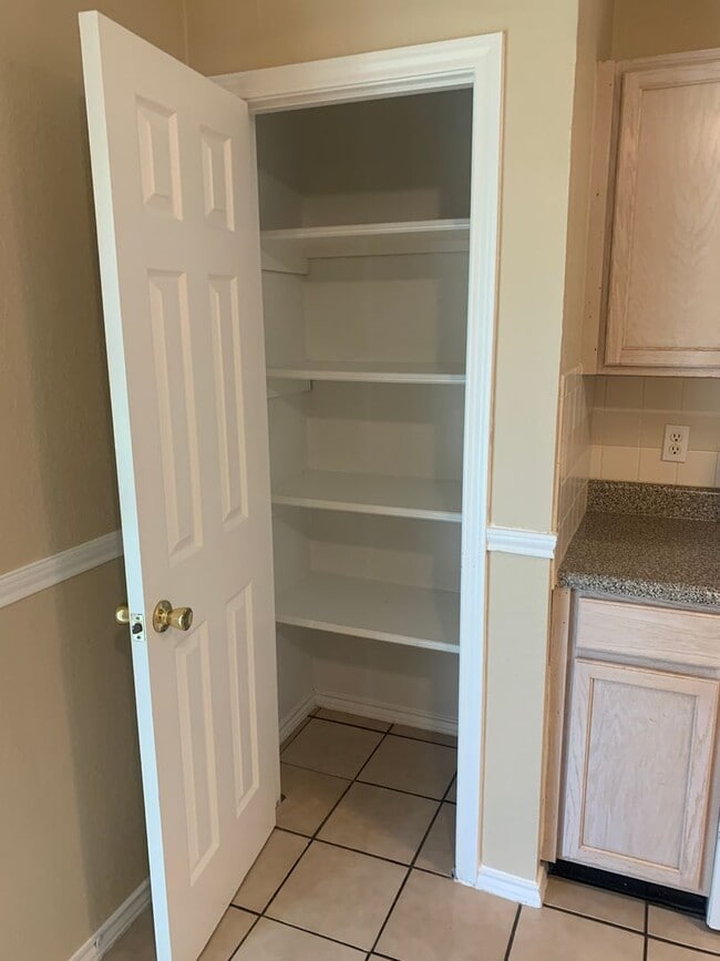 Building Photo - 1815 Pontotoc