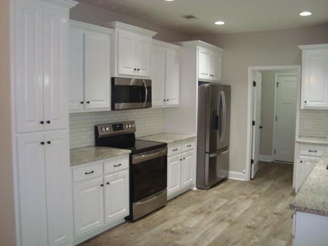 Building Photo - Home in Phenix City available to rent 10/2...