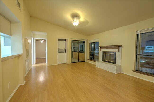 Building Photo - 9009 Richmond Ave.