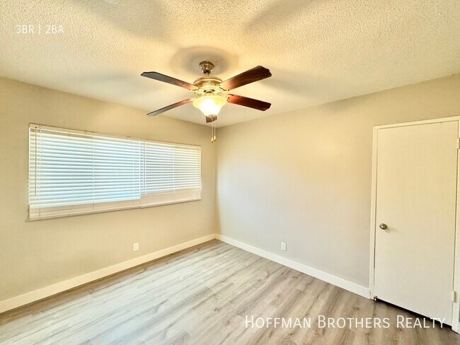 Building Photo - 12234 Manor Dr