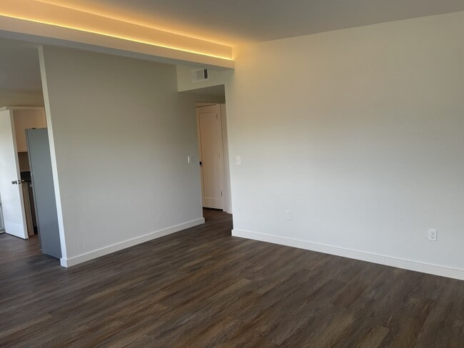 Building Photo - 1210 E Monroe Dr