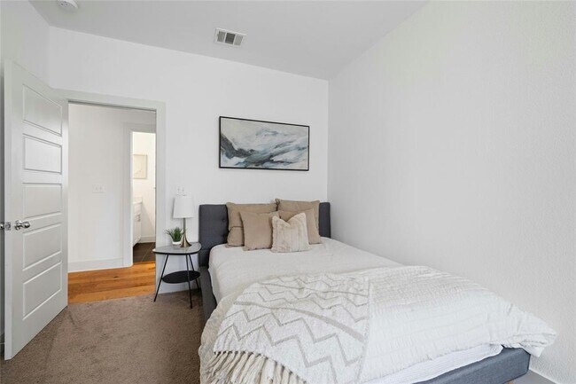Building Photo - 2313 Capulet St