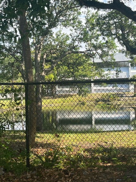 Building Photo - 2210 SW 45th St