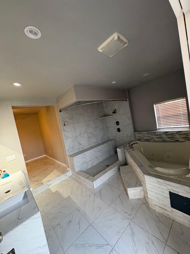 Building Photo - 1217 SW 18th St