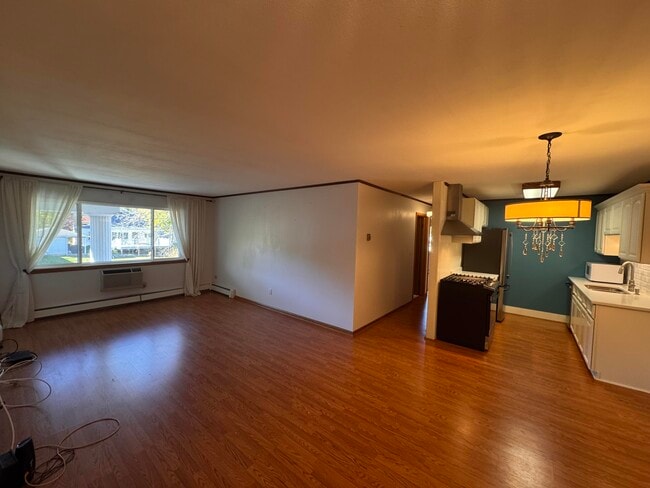 Building Photo - 1321 W Main St