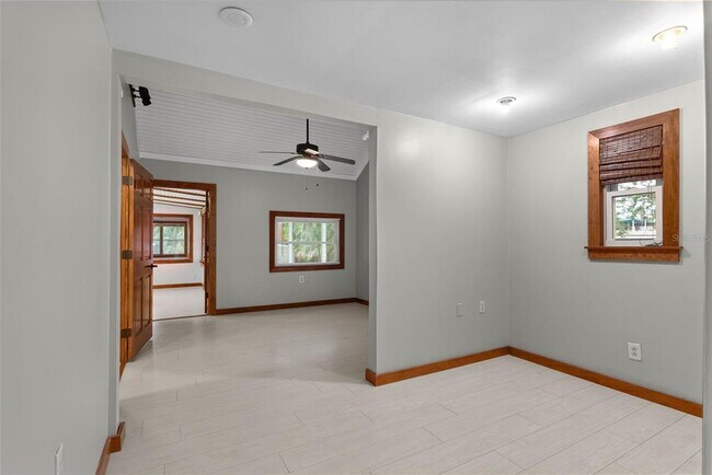 Building Photo - 10519 Bridgewood Dr
