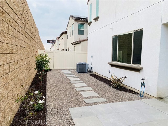 Building Photo - 1449 Laurelwood Dr