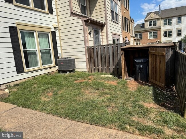 Building Photo - 7527 Belle Grae Dr