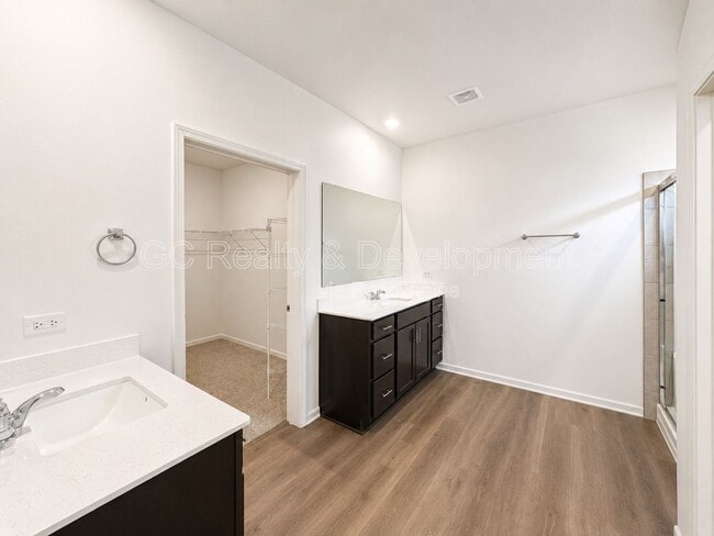 Building Photo - 14729 Greenbriar Dr