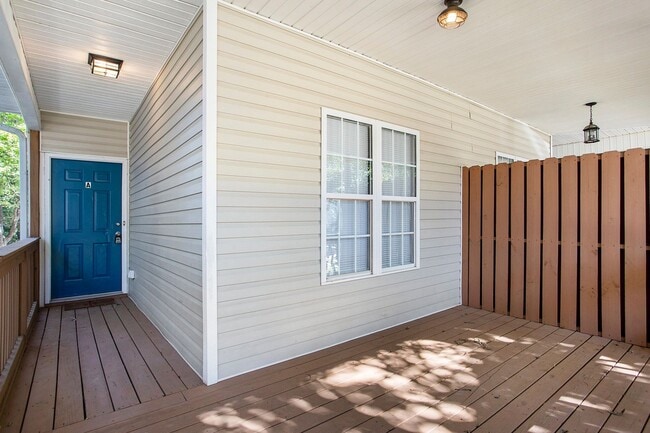Building Photo - Newly Renovated 4/3 Near Beltline!