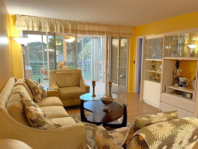 Building Photo - 9501 Seagrape Dr