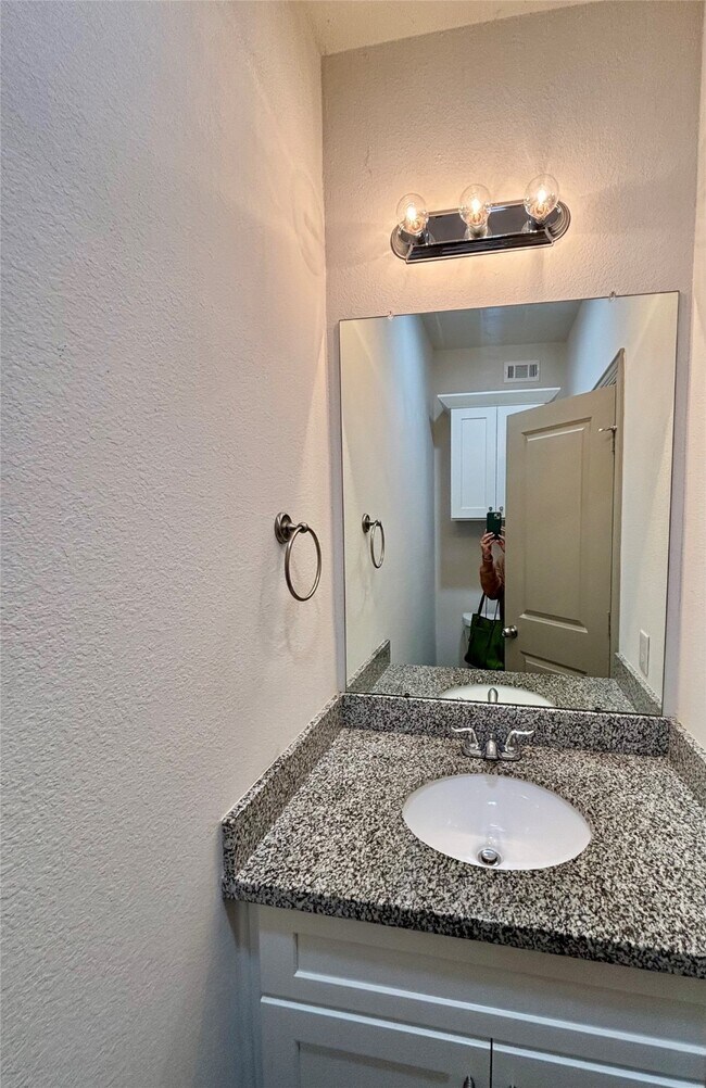 Building Photo - 8918 Southview St