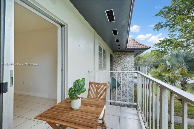 Building Photo - 6530 Lake Patricia Dr