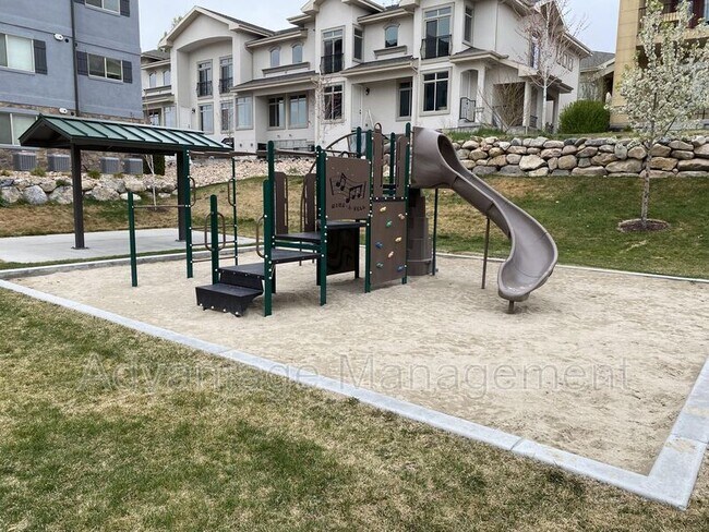 Building Photo - 1080 W 965 N