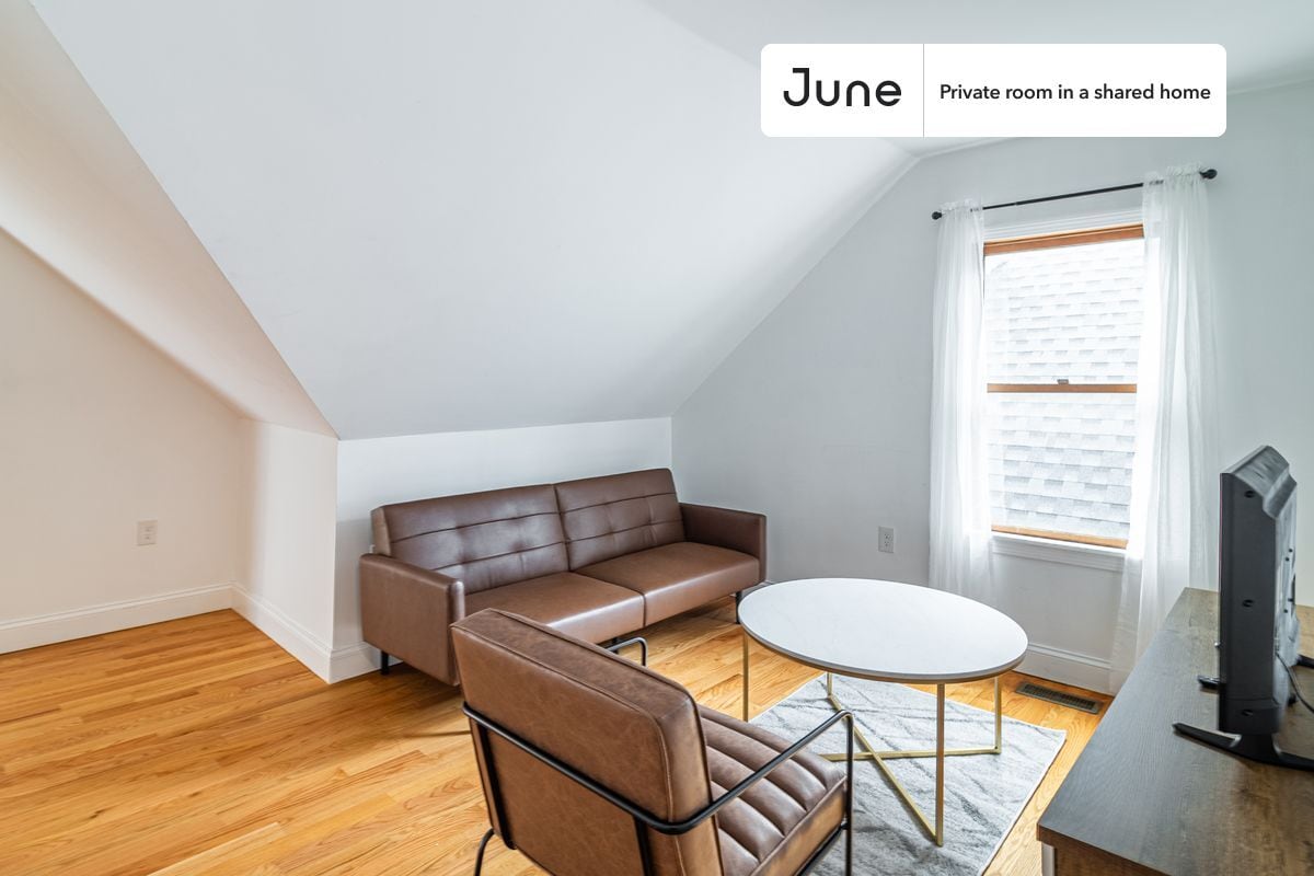 Building Photo - Room in Shared 6 bed/2 bath home in Somerville