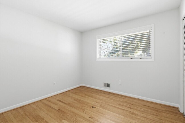 Building Photo - 9717 Hedin Dr