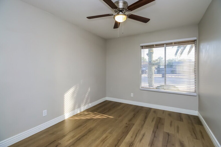 Building Photo - 3060 E Emelita Ave