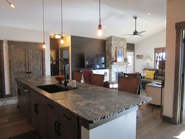Building Photo - Delightful Monterra 2 Bed 2 Bath Condo wit...