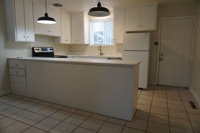 Building Photo - 2564 S 700 E