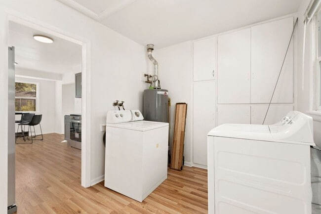 Building Photo - Stunning Fully Remodeled 3-Bedroom Home with Fenced Yard