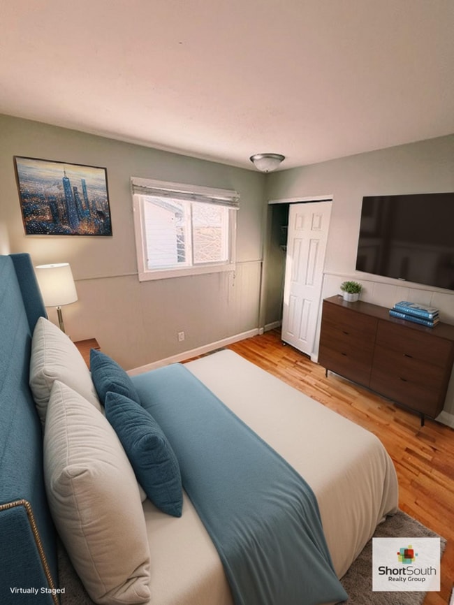 Building Photo - Lansing 4 bed 2 bath single family home with fenced in back yard.