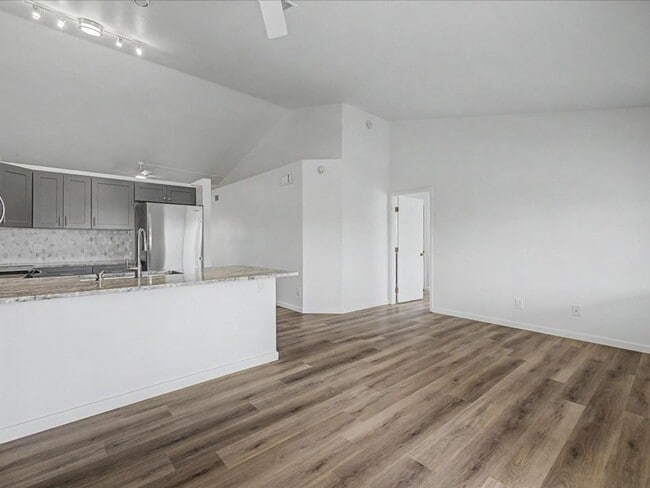 Building Photo - 3 bedroom, 2 bath, Garage